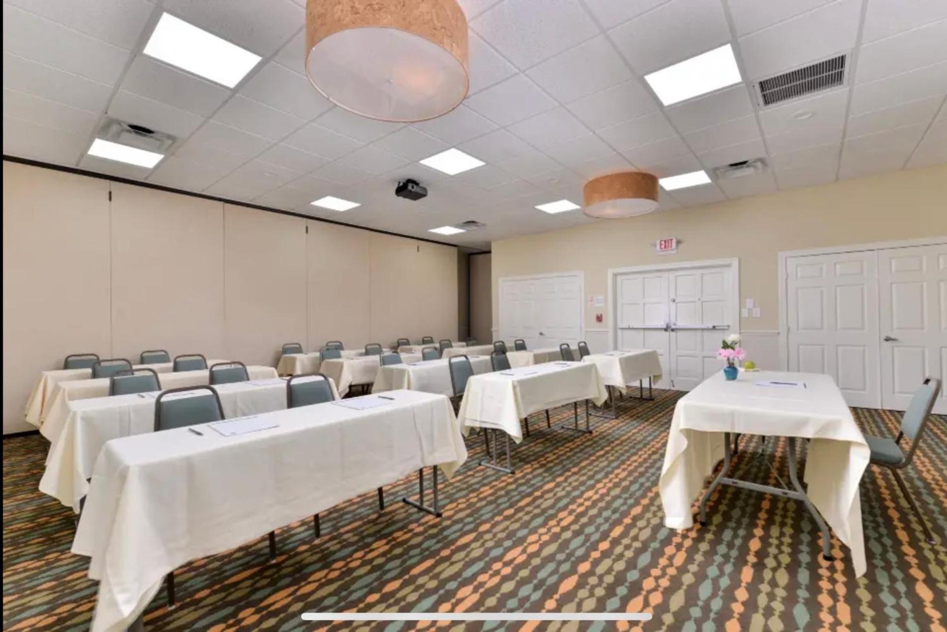 Red Roof Inn Plus & Suites Tampa Kültér fotó