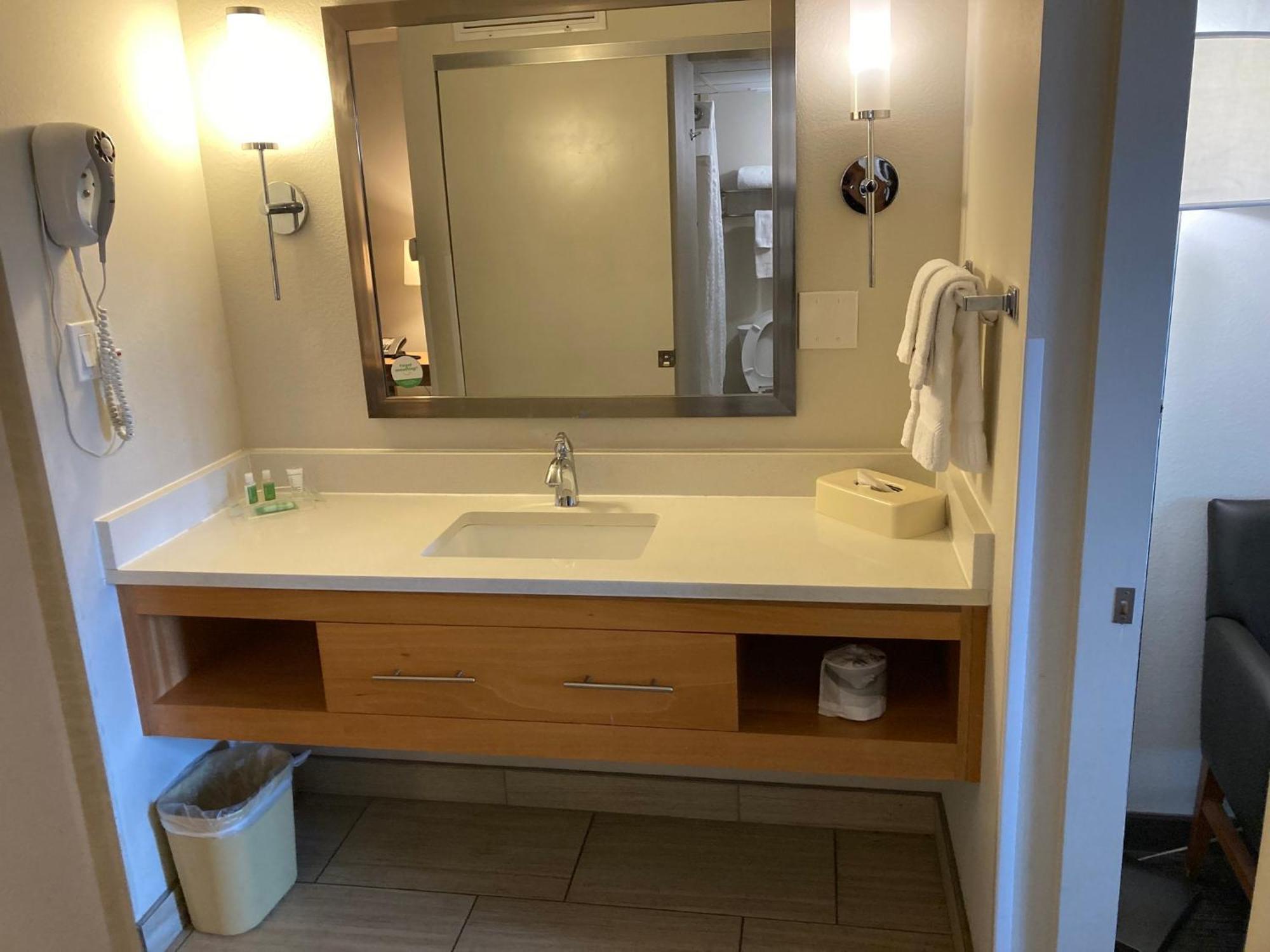 Red Roof Inn Plus & Suites Tampa Kültér fotó