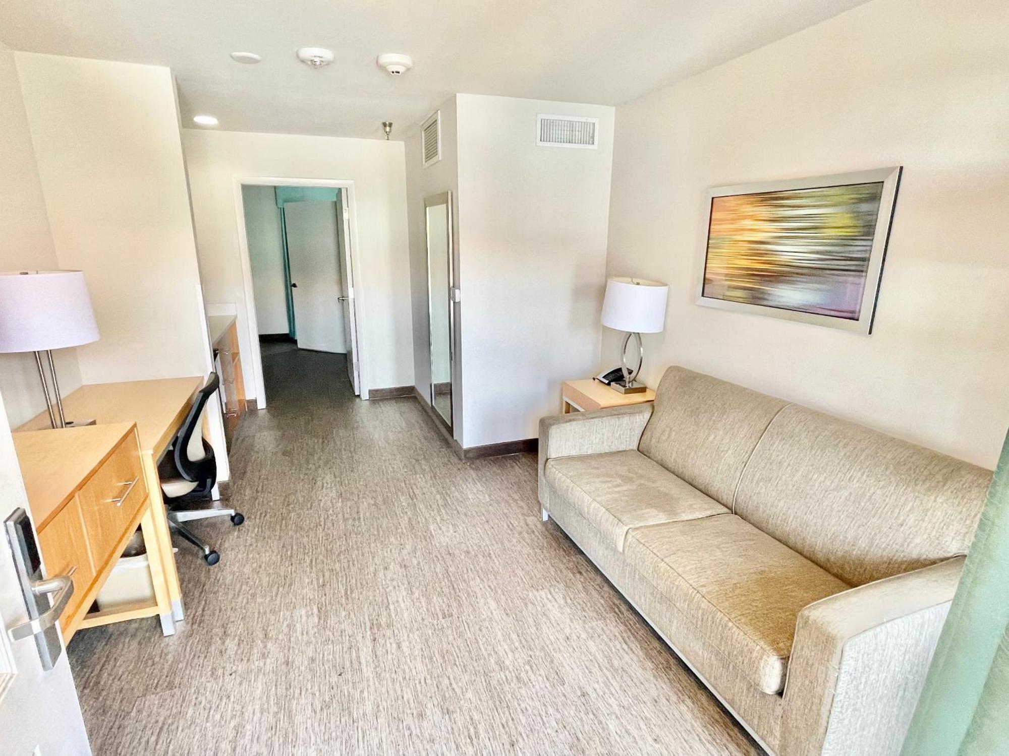 Red Roof Inn Plus & Suites Tampa Szoba fotó