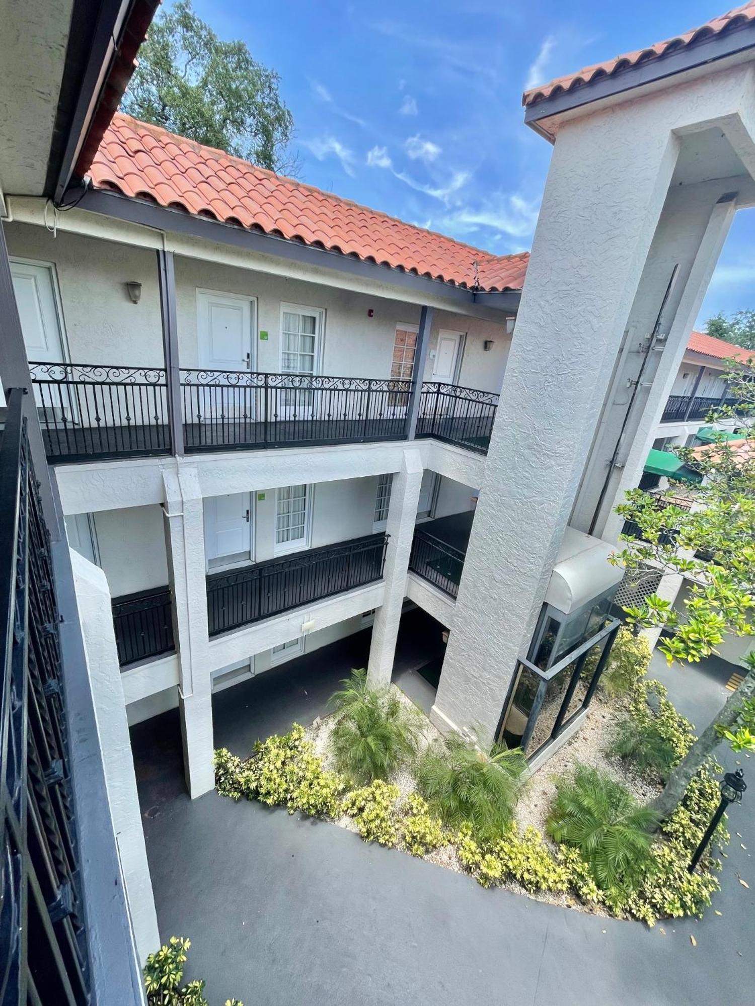 Red Roof Inn Plus & Suites Tampa Kültér fotó