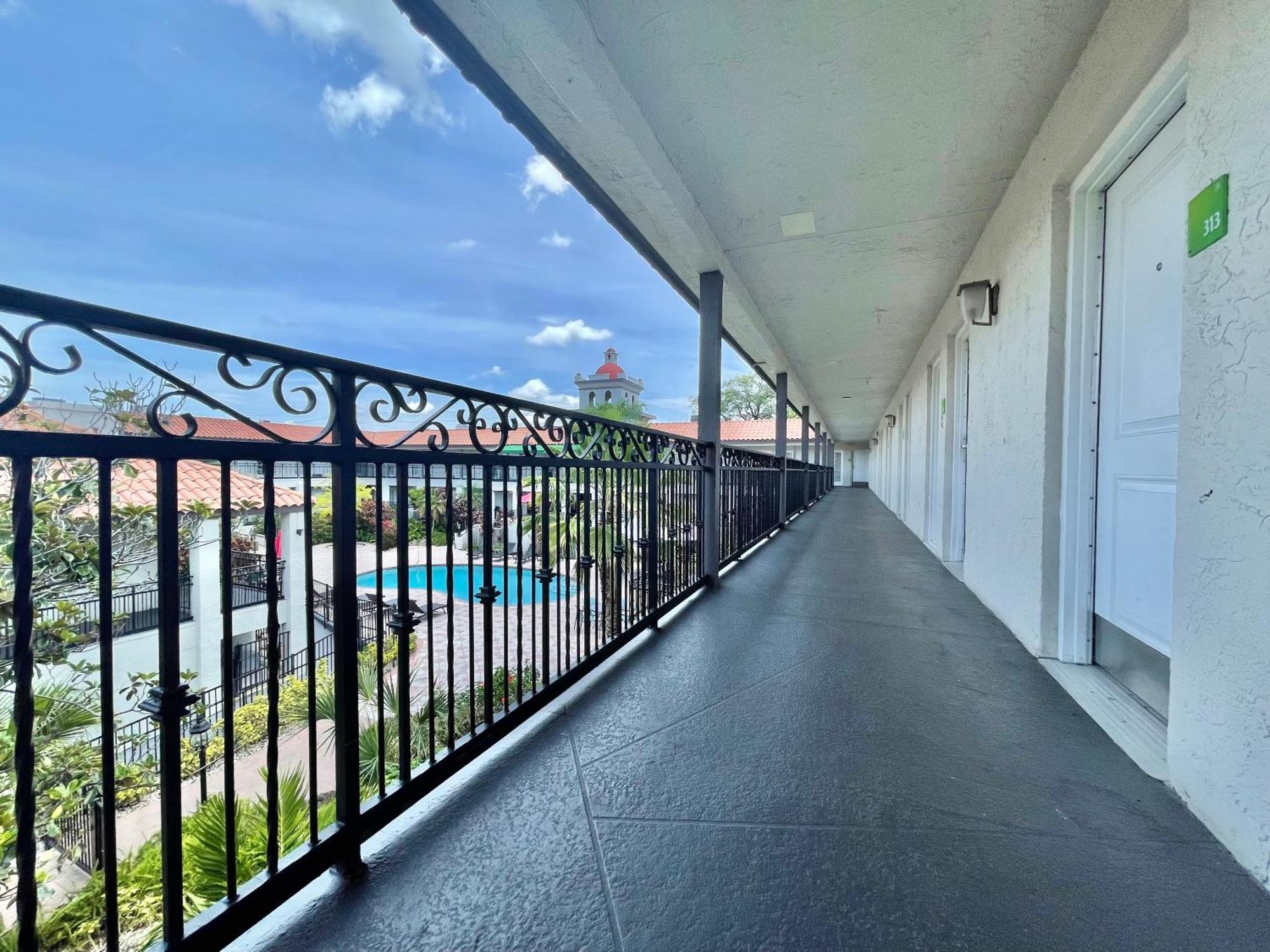 Red Roof Inn Plus & Suites Tampa Kültér fotó