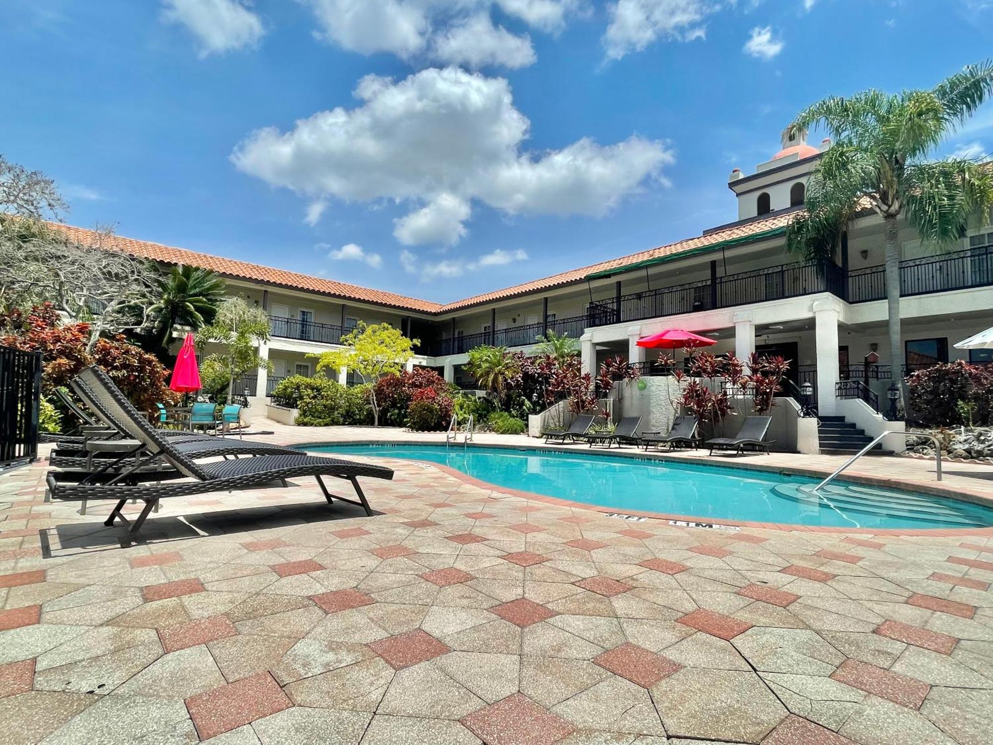 Red Roof Inn Plus & Suites Tampa Kültér fotó