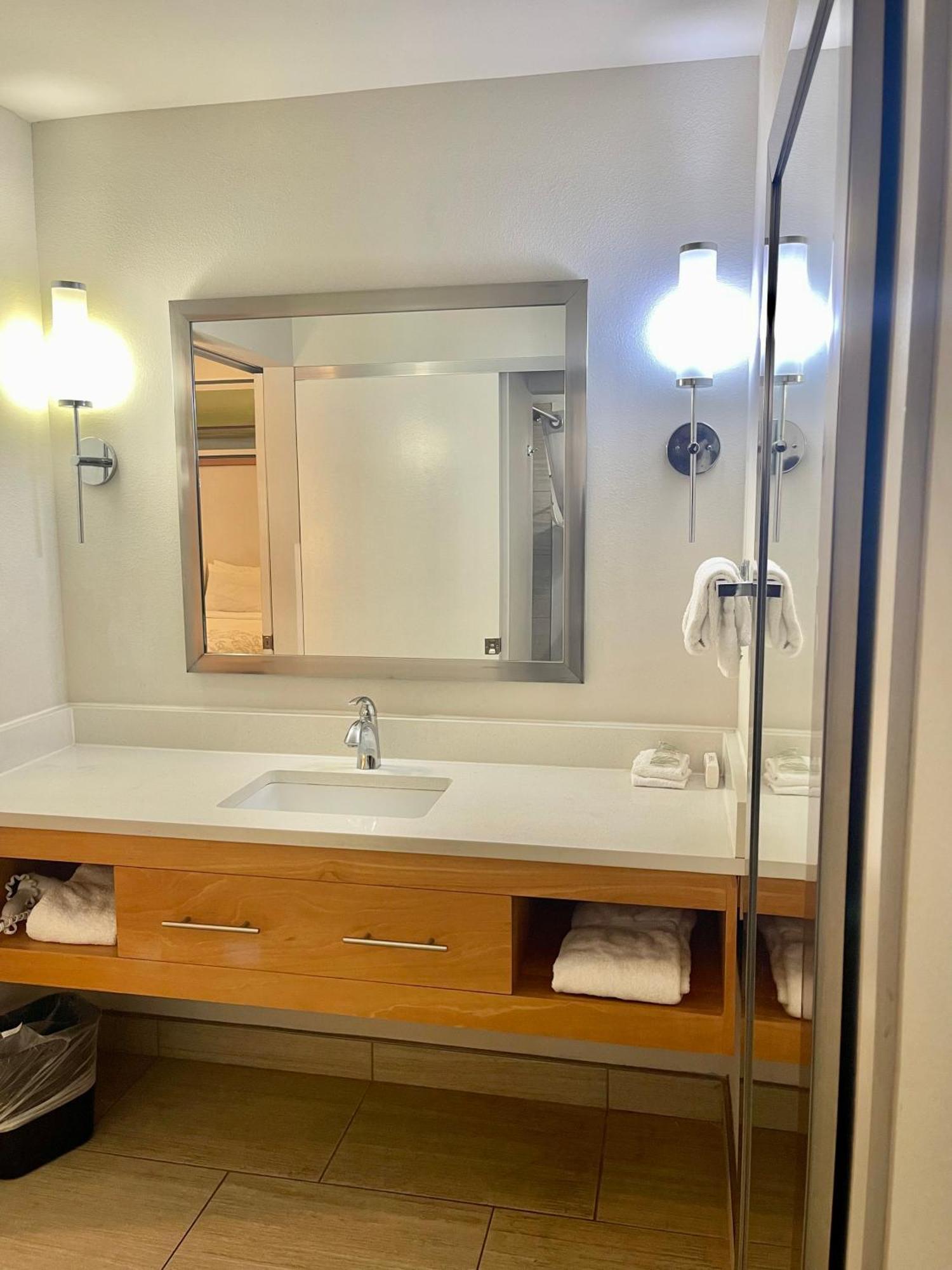Red Roof Inn Plus & Suites Tampa Szoba fotó