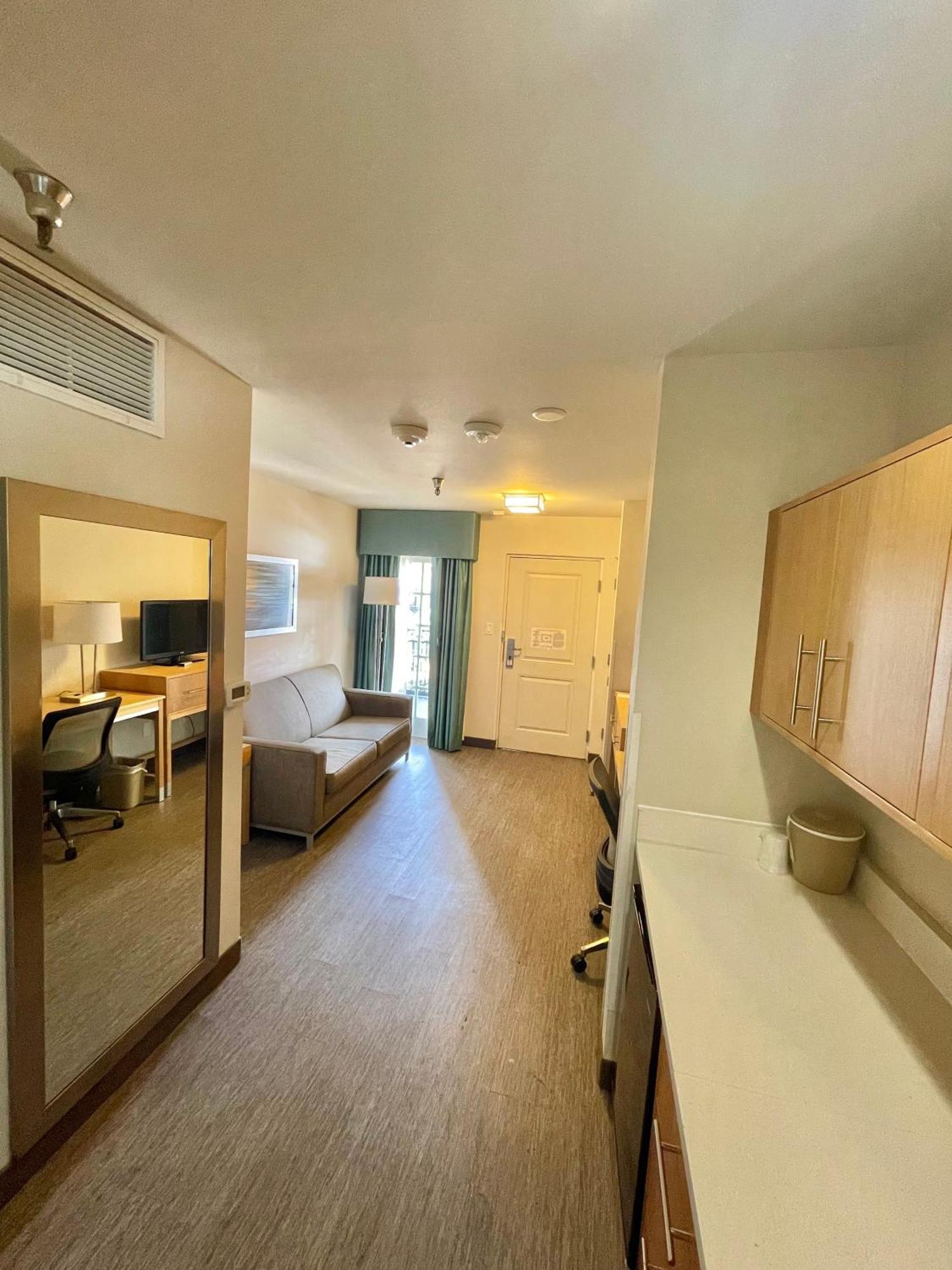 Red Roof Inn Plus & Suites Tampa Szoba fotó