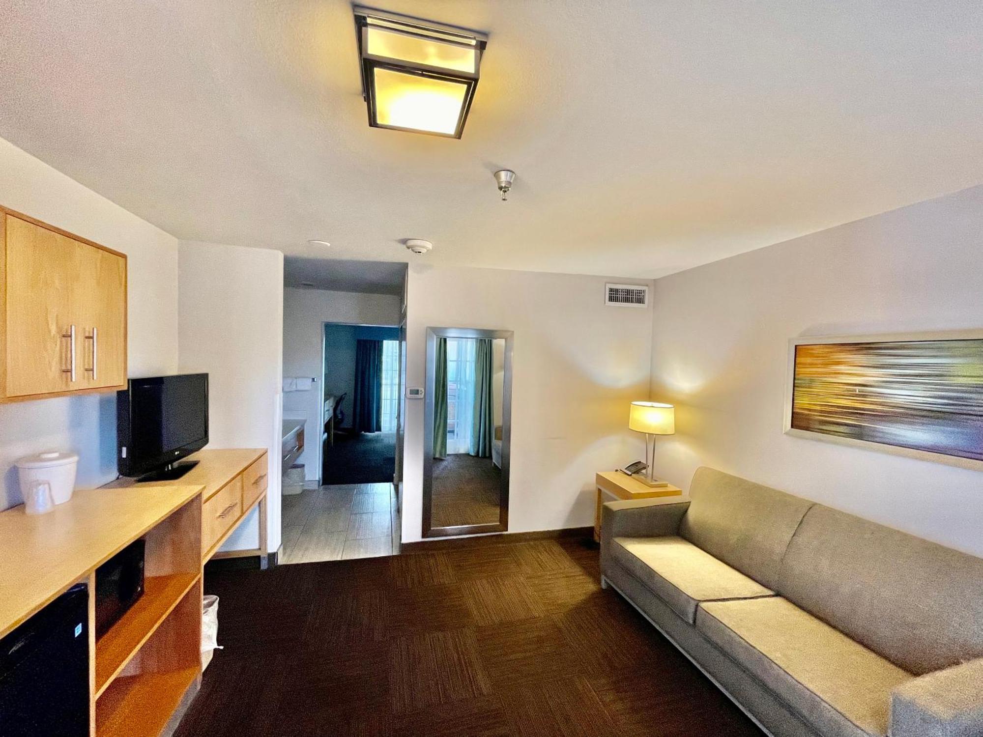 Red Roof Inn Plus & Suites Tampa Szoba fotó
