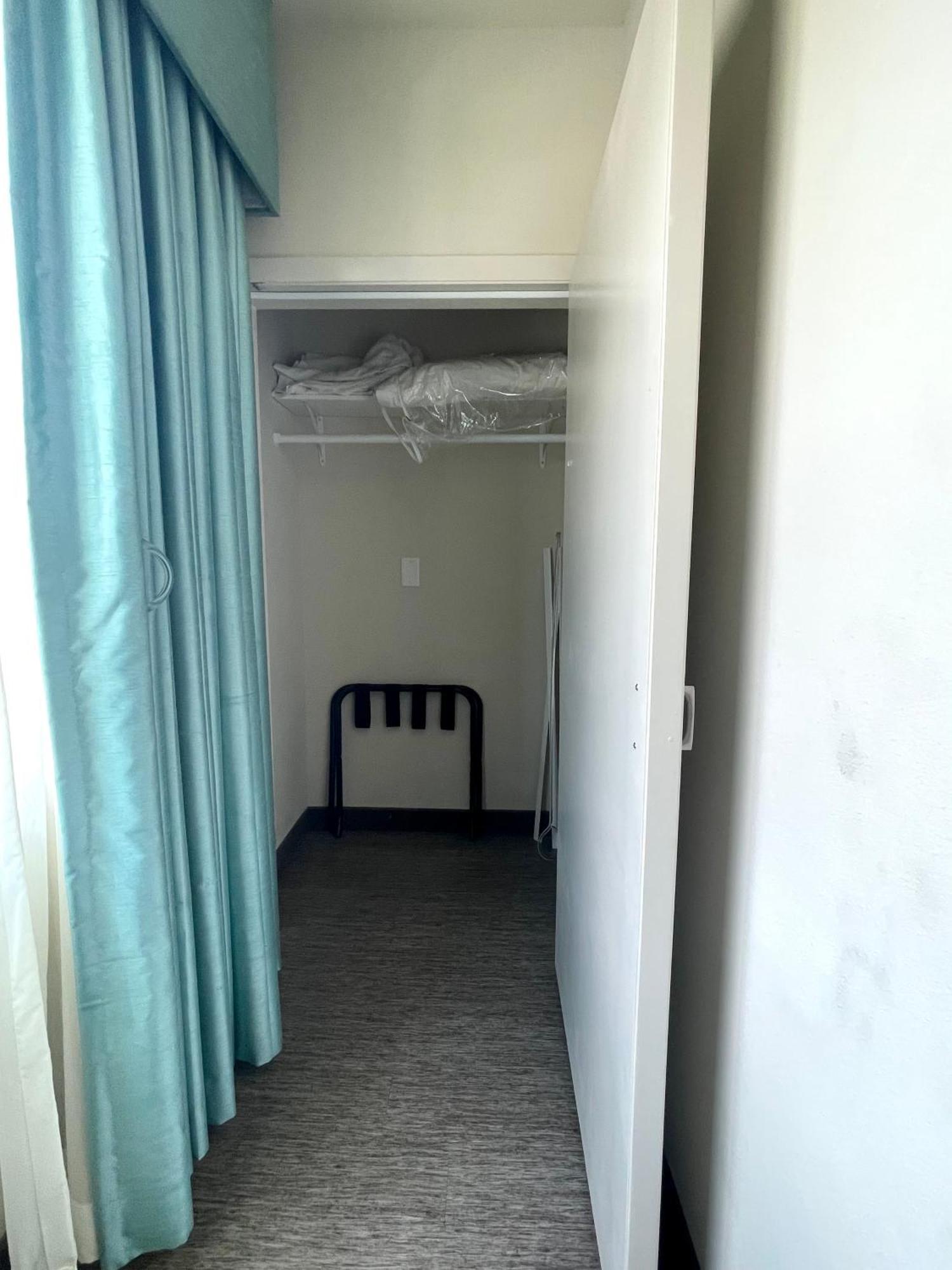 Red Roof Inn Plus & Suites Tampa Szoba fotó